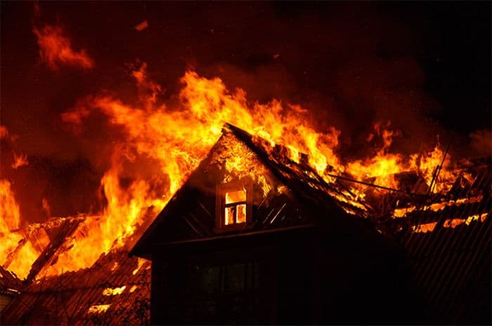 rumah_warga_di_hinai_langkat_ludes_terbakar_diduga_akibat_korsleting_listrik