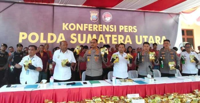 polisi_buru_yd_pengendali_190_kilogram_sabu_dari_malaysia_di_langkat