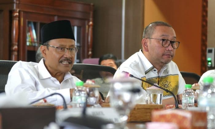 mensos_prioritaskan_usulan_sekolah_rakyat_dan_bpjspbi_dari_bupati_labuhanbatu