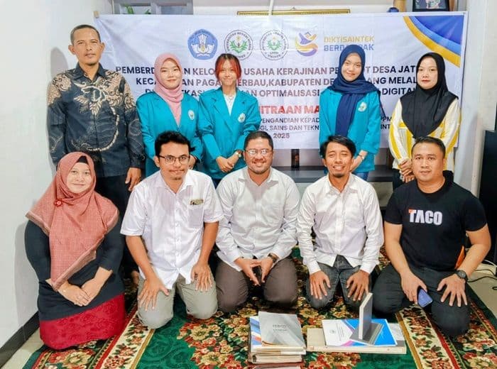 unimed_bantu_pengrajin_perabot_jati_rejo_diversifikasi_produk_dan_masuk_pasar_digital