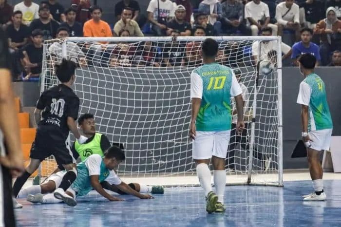 arumi_b_lawan_mawar_berduri_buka_turnamen_futsal_koni_siantar_cup_2025