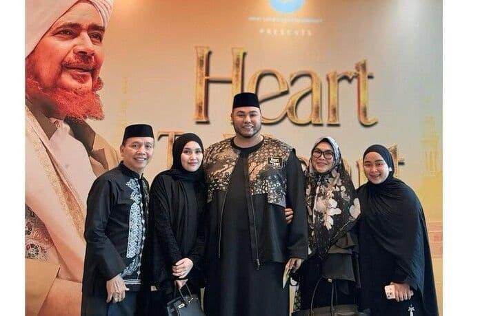 ayu_ting_ting_menangis_curhat_ke_habib_umar_bin_hafidz_dapat_nasihat_menyentuh