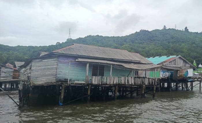 diterjang_gelombang_3_meter_16_rumah_dan_20_bagan_nelayan_di_tapteng_rusak_parah