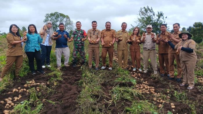 panen_perdana_program_ketahanan_pangan_desa_sitinjo_hasilkan_puluhan_juta_rupiah