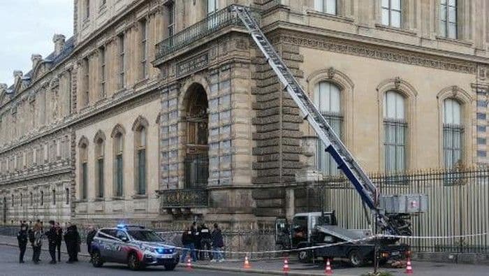 perampokan_di_museum_louvre_delapan_barang_antik_berharga_raib_dalam_4_menit