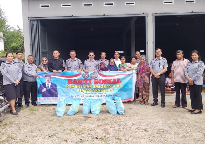 lapas_narkotika_pematangsiantar_salurkan_bantuan_ke_warga_simpang_sigodang