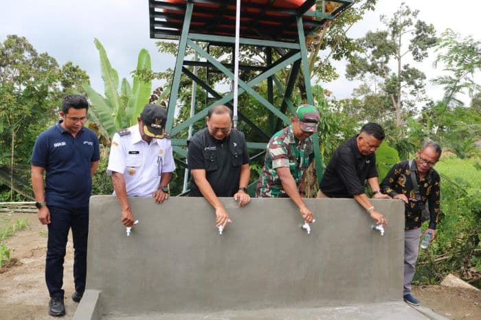 ratusan_keluarga_nikmati_sanitasi_air_bersih_dari_sinergitas_pelindo_multi_terminal_dan_tni_