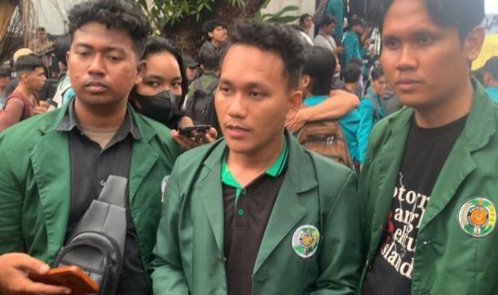 aksi_indonesia_gelap_di_kantor_dprd_sumut_ricuh_mahasiswa_usu_balik_kanan