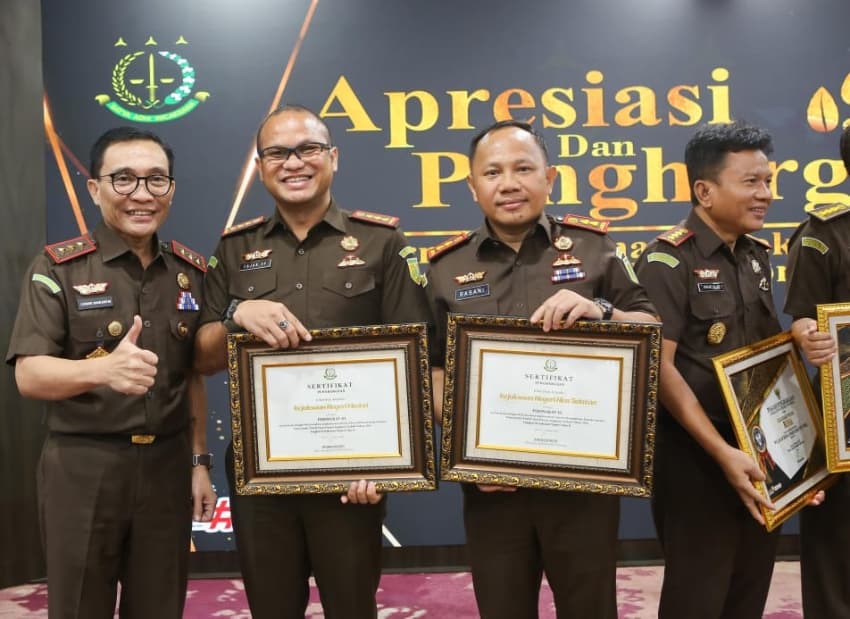 kajari_medan_raih_penghargaan_satker_implementasi_sakip_terbaik