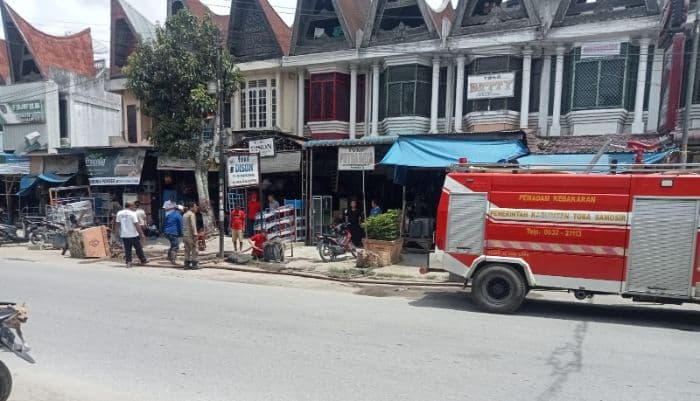 goronggorong_di_kelurahan_pasar_porsea_dibersihkan_