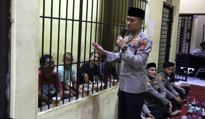 bukber_dengan_tahanan_kapolres_tapteng_ingatkan_ramadan_untuk_renungi_kesalahan