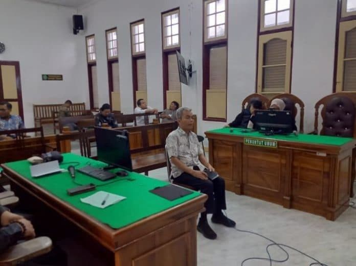 mantan_bupati_samosir_tetap_dihukum_enam_tahun_penjara