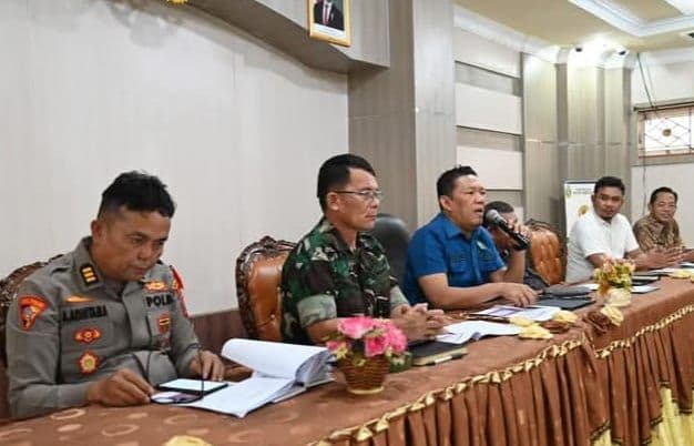 pd_sina_dan_pemko_sibolga_bahas_pemindahan_pedagang_ke_pasar_ikan_modern