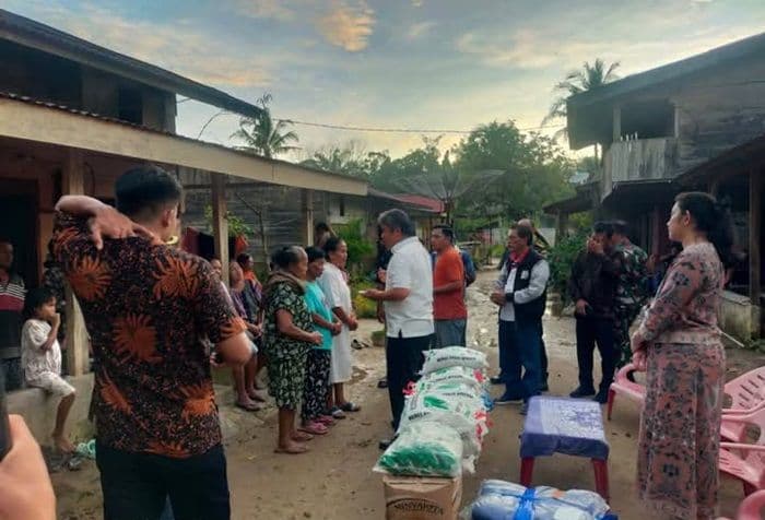 pemkab_taput_bantu_korban_banjir_dan_usulkan_pembangunan_tanggul_ke_pemprov
