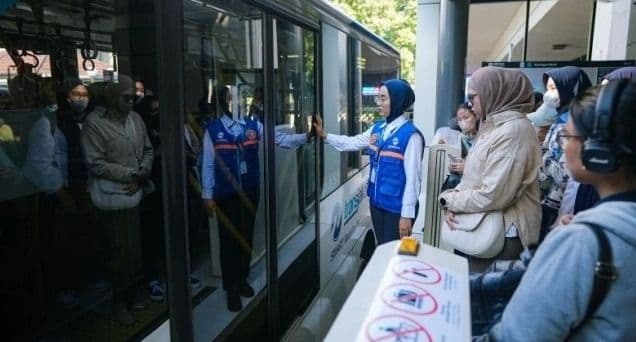 transjakarta_gratiskan_layanan_bagi_perempuan_di_hari_kartini