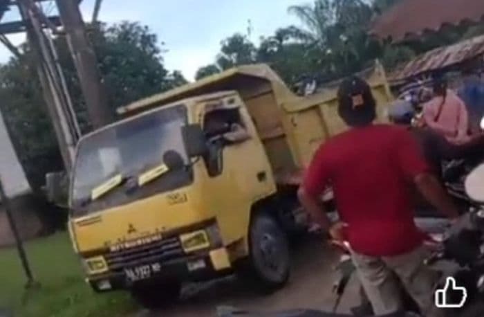 viral_belasan_sepeda_motor_milik_penjudi_sabung_ayam_diangkut_ke_polres_asahan