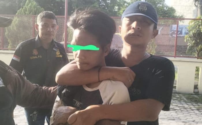 kepergok_curi_sepeda_motor_pria_ini_babak_belur_dihajar_warga