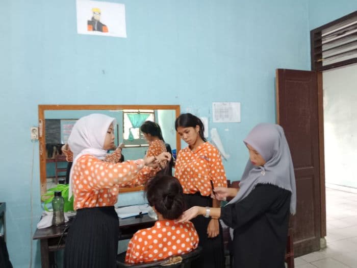 uptd_dinsos_sumut_berikan_pembekalan_keterampilan_kepada_disabilitas_rungu_wicara
