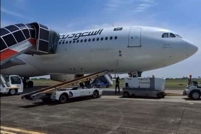 pesawat_saudi_airlines_mendarat_darurat_di_bandara_kualanamu