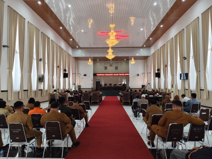 abaikan_kesehatan_warga_wali_kota_wesly_didesak_copot_kadinkes_siantar