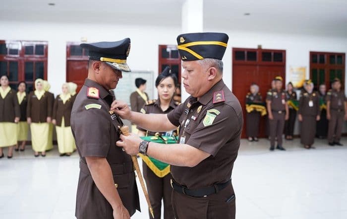 harli_siregar_lantik_wakajati_dan_delapan_kajari_baru_simak_sambutannya