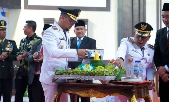 hut_ke17_labusel_bupati_mari_bangun_daerah_dengan_komitmen_bersama