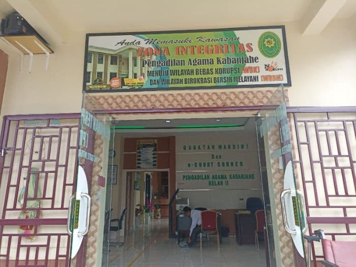 pa_kabanjahe_dinilai_kurang_transparan_soal_data_perceraian_warga_keluhkan_biaya_tambahan