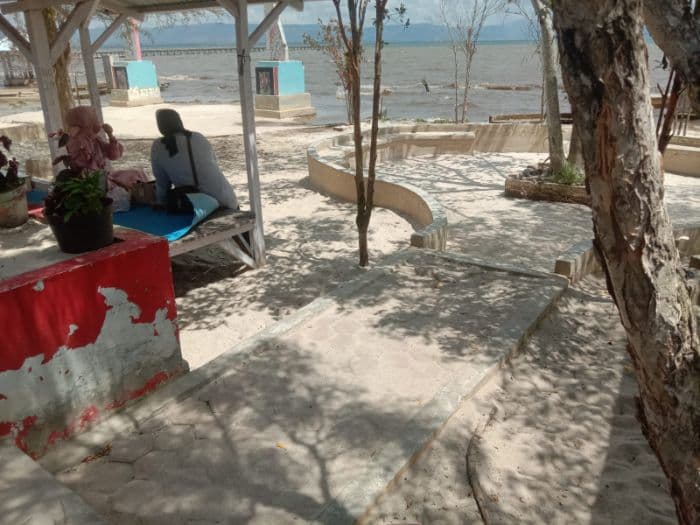 pelaku_wisata_keluhkan_kebijakan_retribusi_masuk_ke_pantai_pasir_putih_parparean