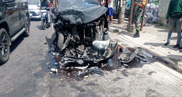 polisi_selidiki_kecelakaan_beruntun_vellfire_di_jalan_sei_batang_hari_medan