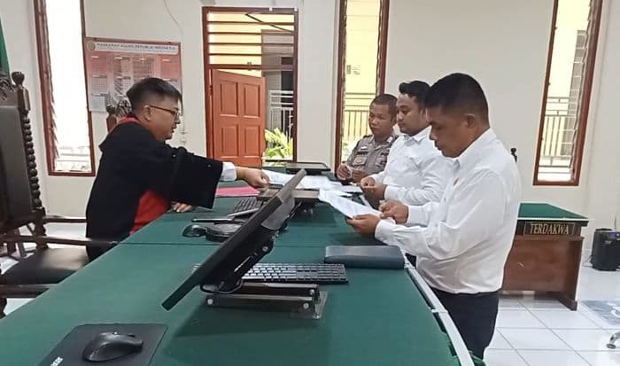 praperadilan_sp3_kasus_perusakan_rumah_di_sibolga_polres_akhirnya_hadir_di_sidang