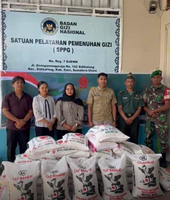 tni_serahkan_satu_ton_beras_untuk_dapur_bergizi_di_dairi