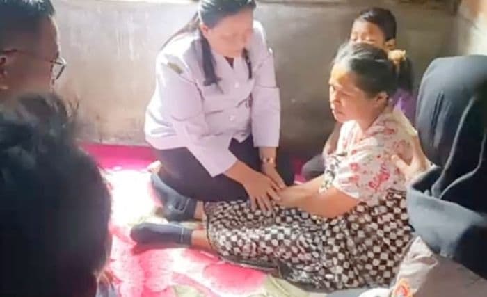 dinkes_tapteng_pantau_pemulihan_ibu_korban_dugaan_malapraktik_di_puskesmas_pinangsori
