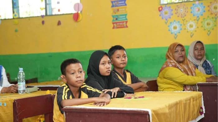 tiga_siswa_sd_inspiratif_yang_viral_di_percut_sei_tuan_dapat_bantuan_perlengkapan_sekolah_dan_sembako_dari_bupati_deli_serdang