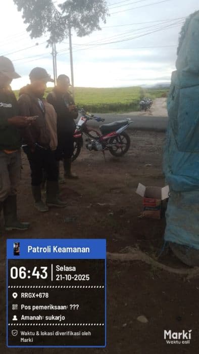 bayi_lakilaki_baru_lahir_ditemukan_di_dalam_kardus_di_kebun_teh_sidamanik_simalungun