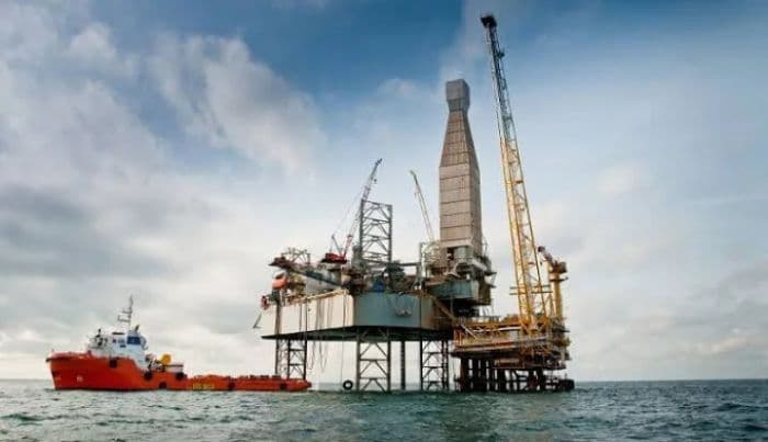 harga_minyak_dunia_anjlok_ke_us60_per_barel_pasokan_melimpah_dan_permintaan_melemah