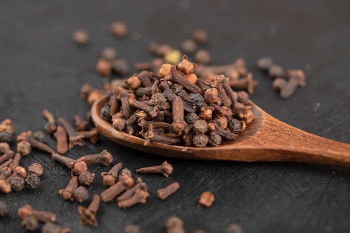 importir_as_kekurangan_stok_cengkeh_indonesia_imbas_alert_fda