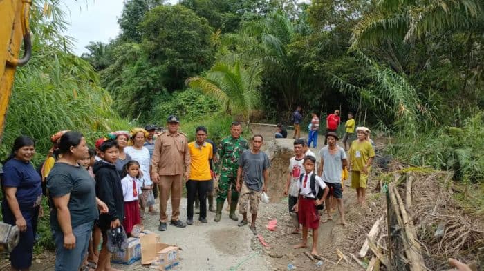jalan_rayaraya_kahean_di_simalungun_putus_akses_sementara_sudah_bisa_dilalui