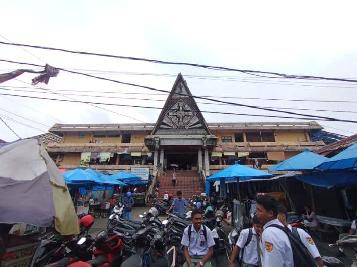 pd_phj_raup_rp139_miliar_dari_retribusi_kios_pasar_horas_dan_dwikora