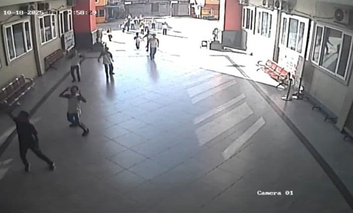 video_cctv_siswi_smp_di_tanjungbalai_nekat_lompat_dari_lantai_empat_sekolah