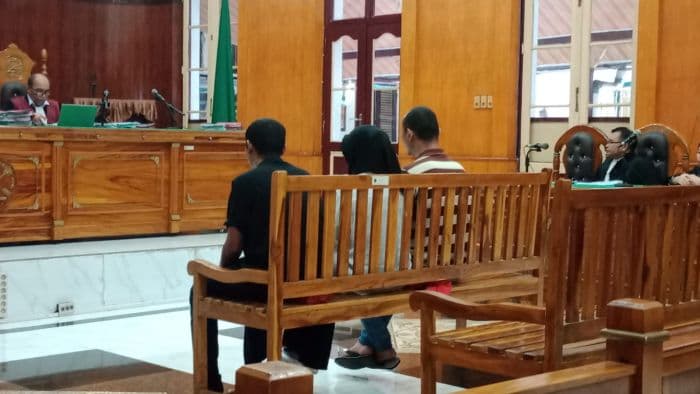 aniaya_juru_parkir_hingga_tewas_tiga_warga_jalan_setia_budi_diadili_di_pn_medan