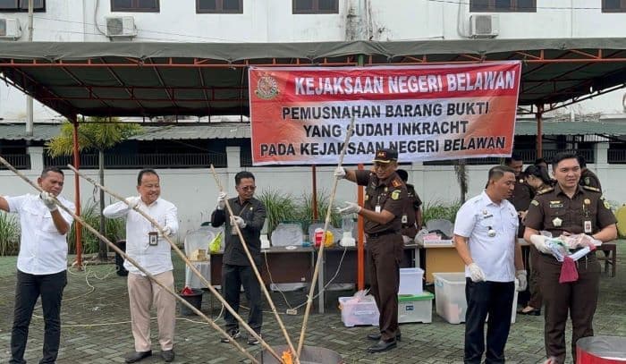 kejari_belawan_musnahkan_barang_bukti_yang_telah_inkracht