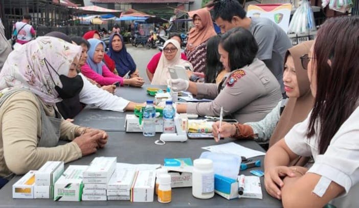 sidokkes_polres_sibolga_gelar_layanan_kesehatan_gratis_di_pasar_