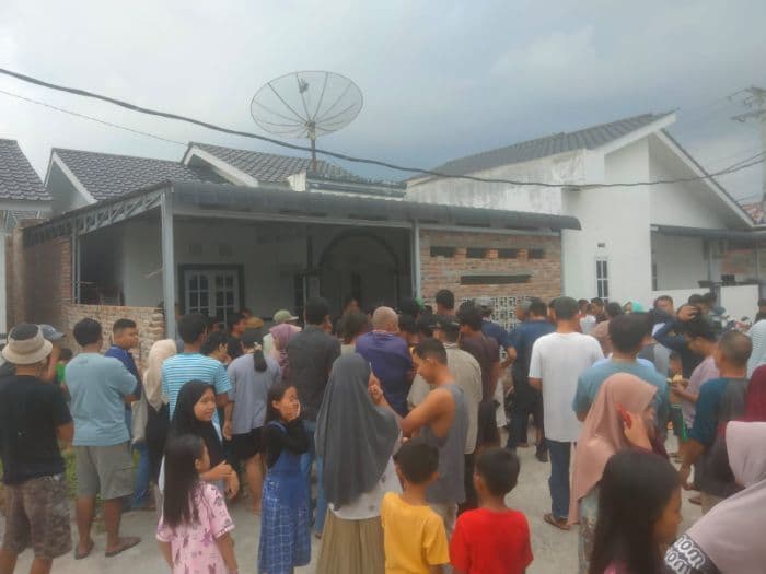 warga_kisaran_geger_suamiistri_ditemukan_tewas_di_rumah