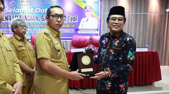 kunker_ke_taput_anggota_dpd_penrad_siagian_dorong_sinergi_pusat_dan_daerah