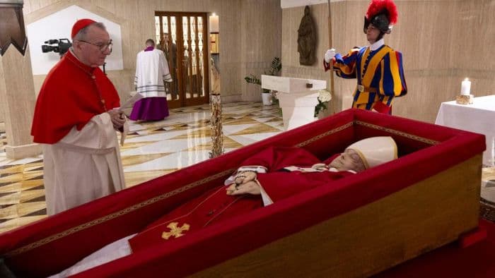 kesederhanaan_di_akhir_hayat_paus_fransiskus_akan_dipindah_ke_basilika