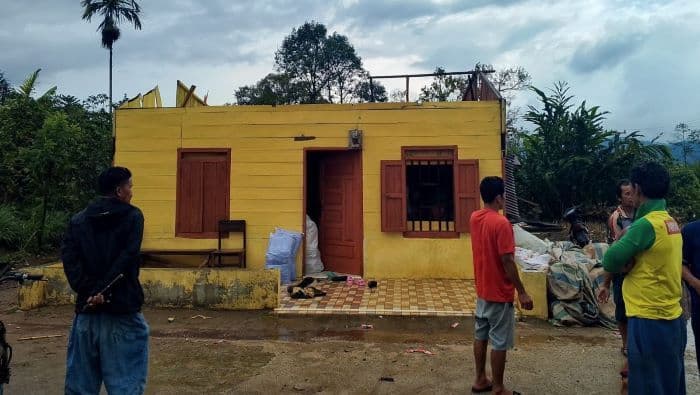 puting_beliung_terjang_dairi_18_rumah_rusak_berattanaman_warga_hancur