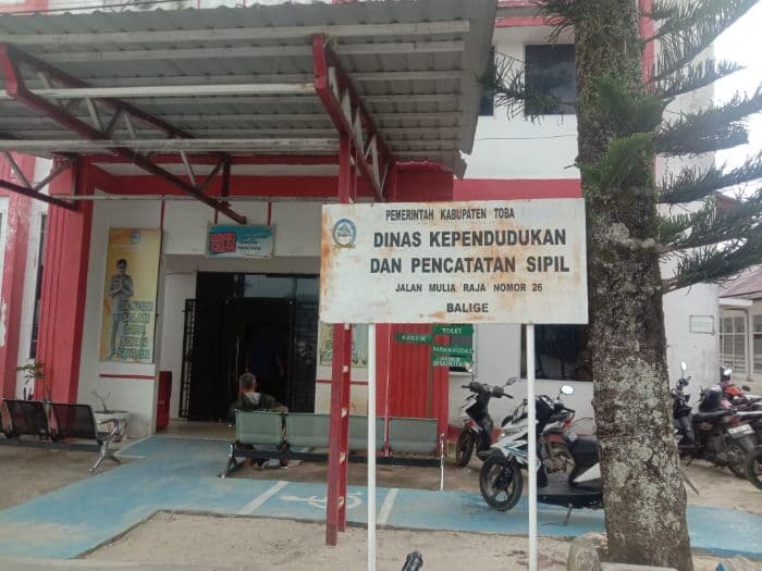 selama_libur_kerja_ratusan_dokumen_kependudukan_terlayani_disdukcapil_toba_