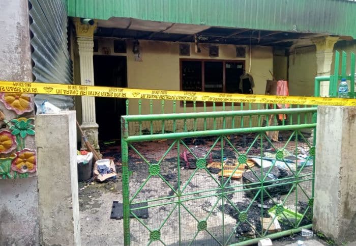 tukang_parkir_dan_dua_anak_korban_kebakaran_ditemukan_berpelukan_di_medan_baru