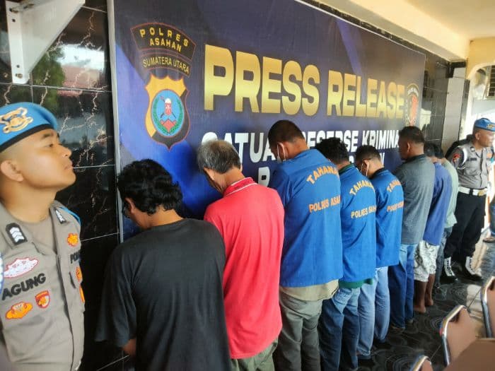 usai_digerebek_polisi_oknum_anggota_dprd_asahan_dan_warga_jadi_tersangka_judi_sabung_ayam