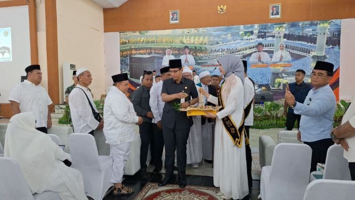 wali_kota_medan_minta_camat_cek_kesehatan_hingga_rumah_calhaj